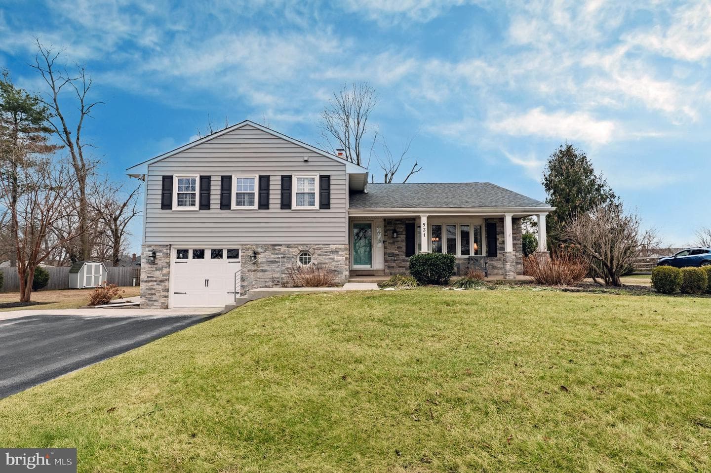 931 Denston Drive photo 1
