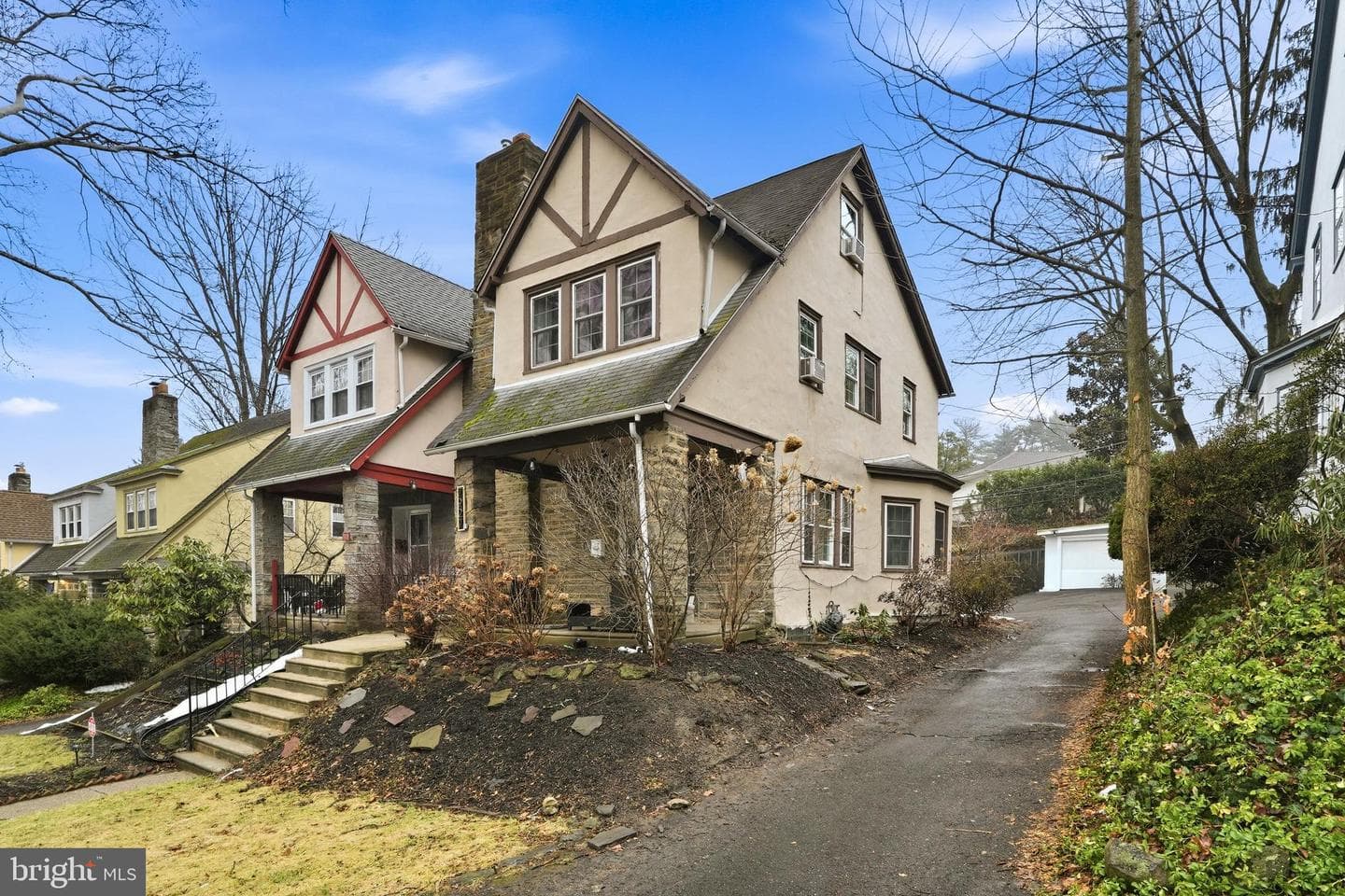7927 Heather Road photo 1