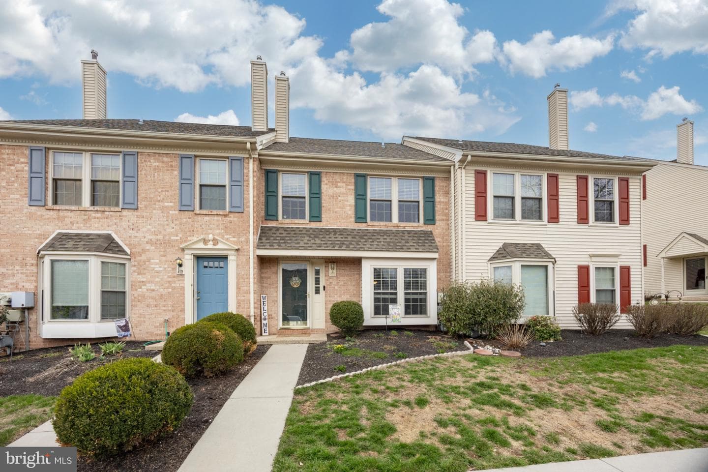 420 Oaktree Court photo 1