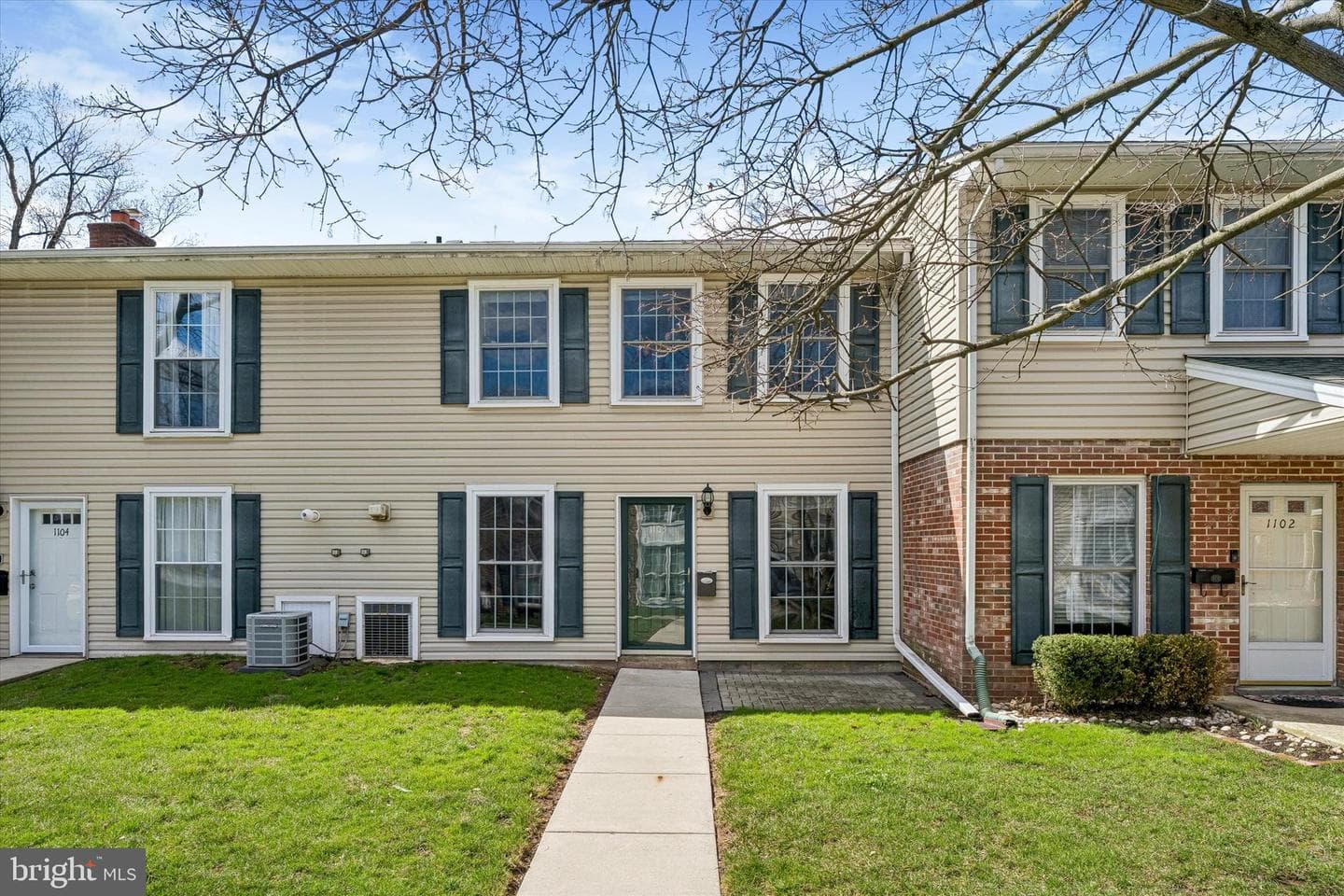 1103 Middleton photo 1