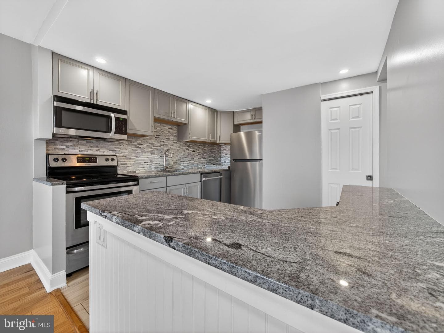256 Arbour Court photo 1