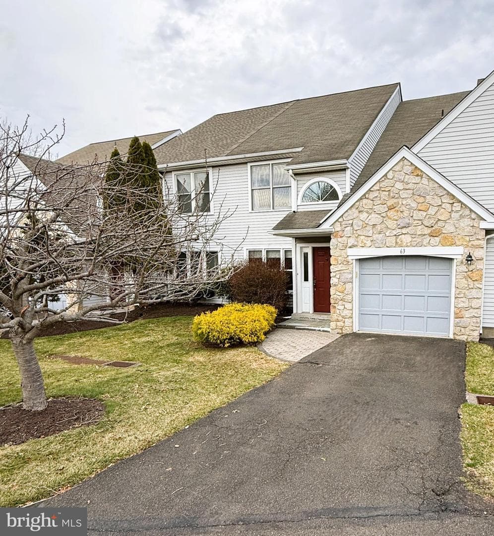 63 Harlow Circle photo 1