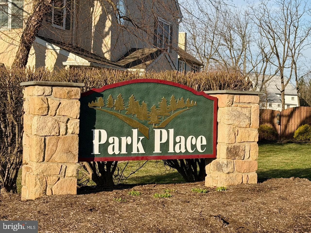 318 Parkview photo 1