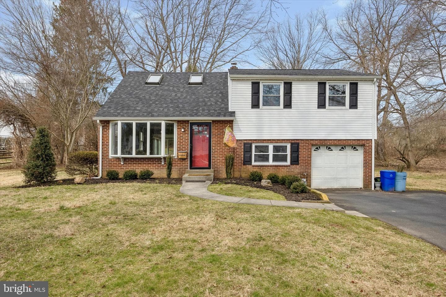 203 Spruce Road photo 1