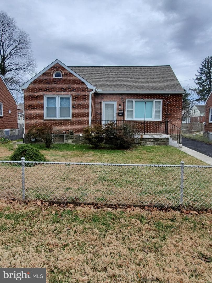 819 NW Longstreth Avenue photo 1