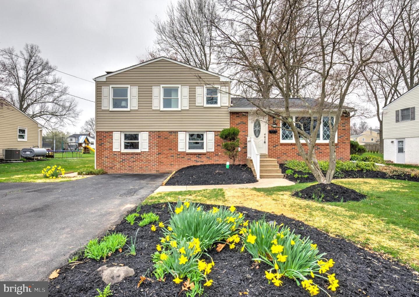 1118 Emerald Avenue photo 1