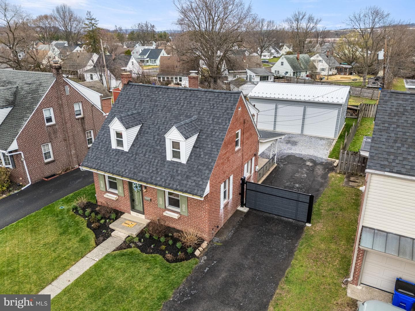 241 W King Street photo 1