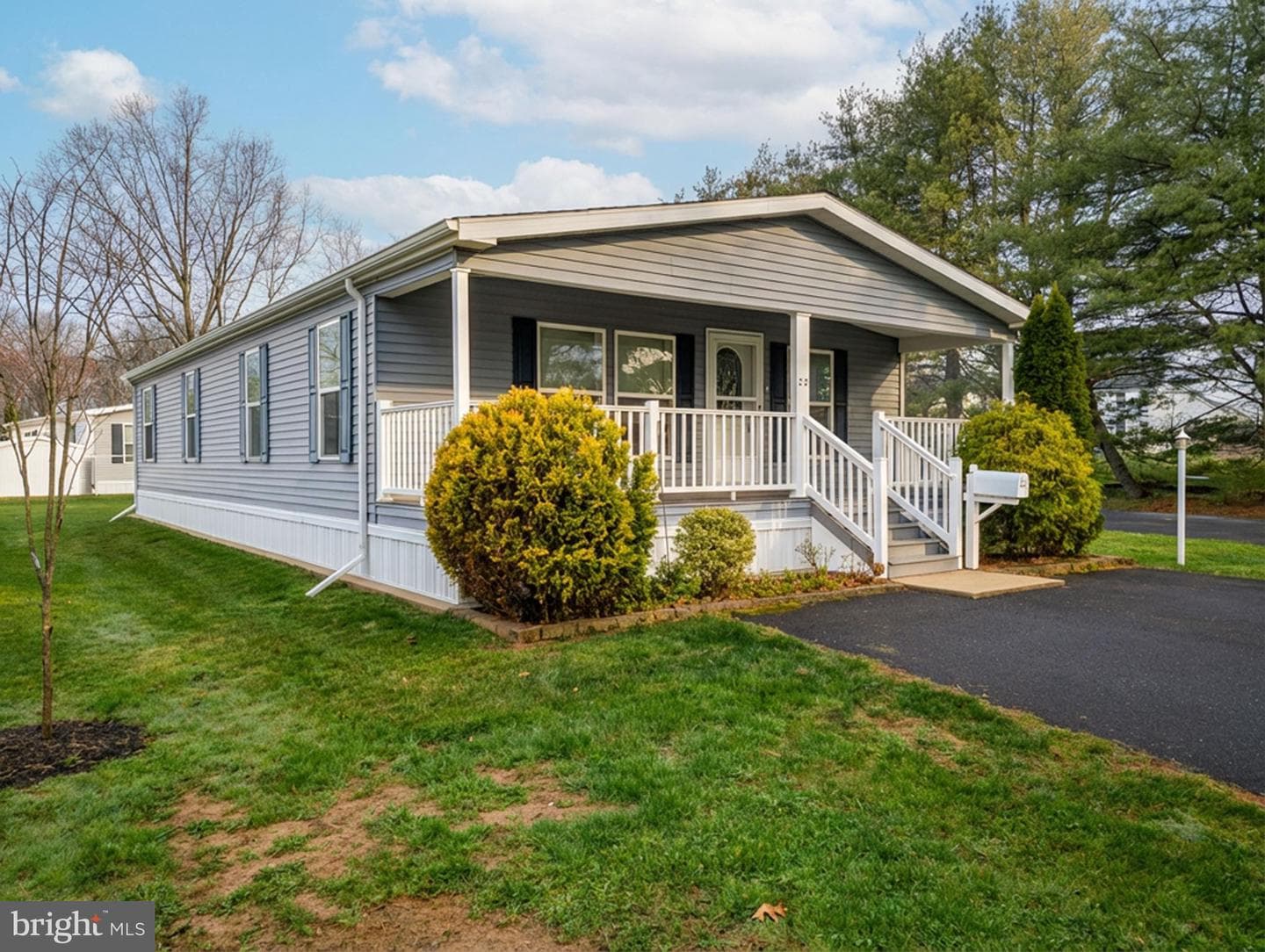 22 Holiday Avenue photo 1