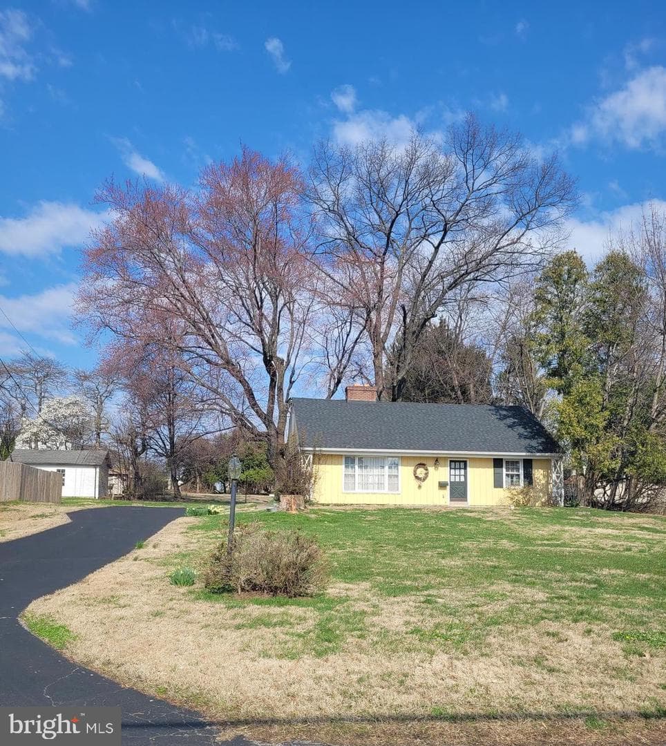 1414 Hallowell Street photo 1