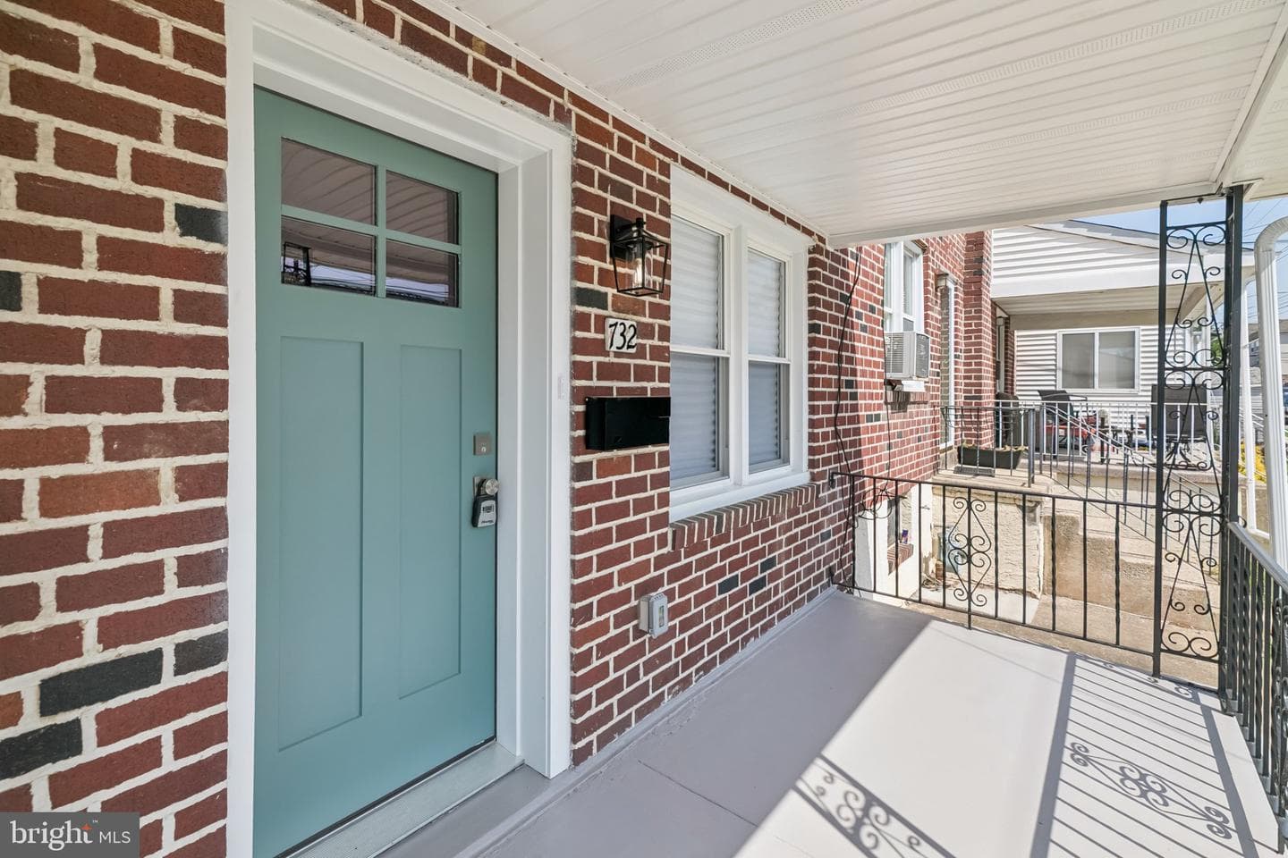732 Harry Street photo 1