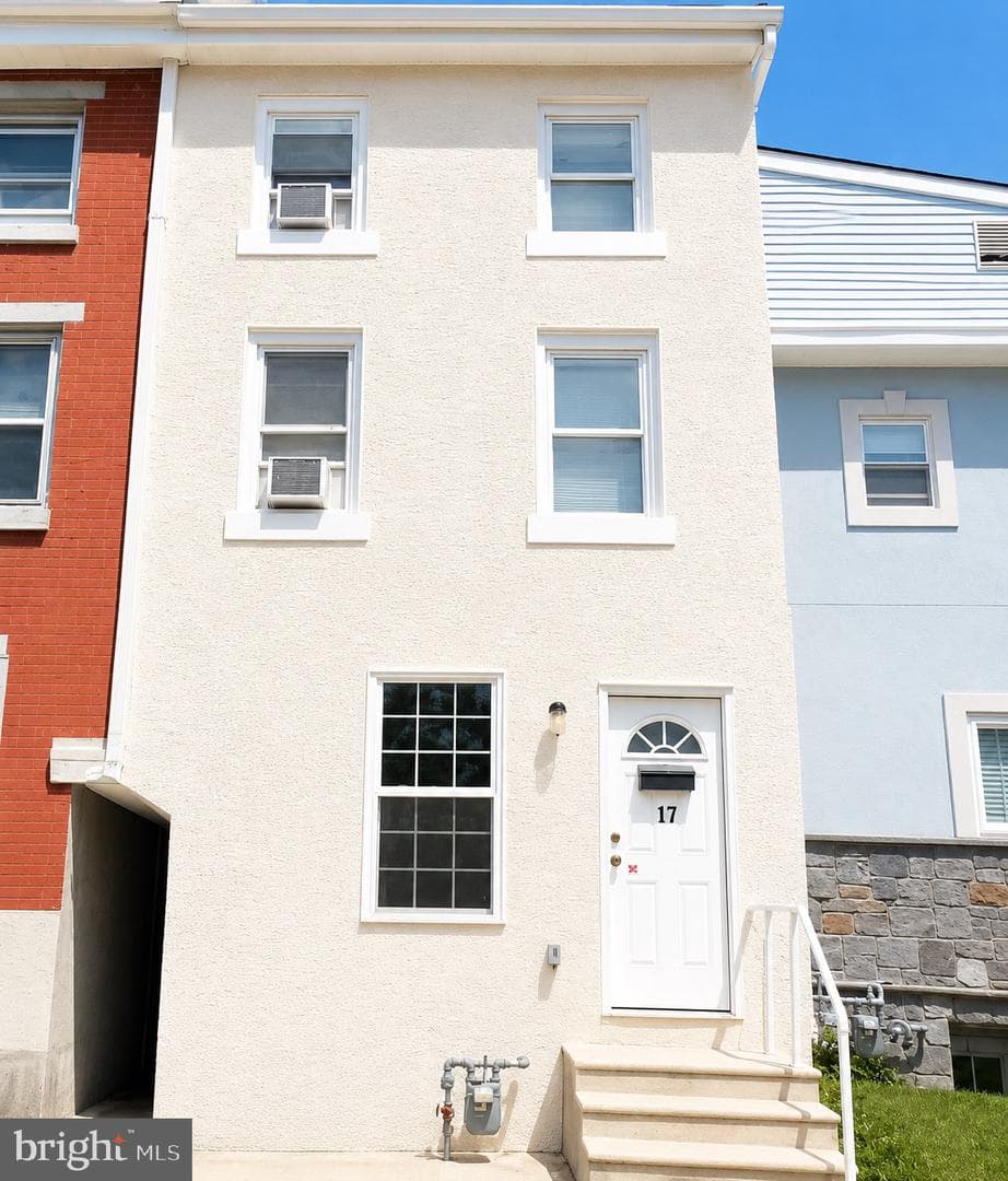 17 W Oak Street