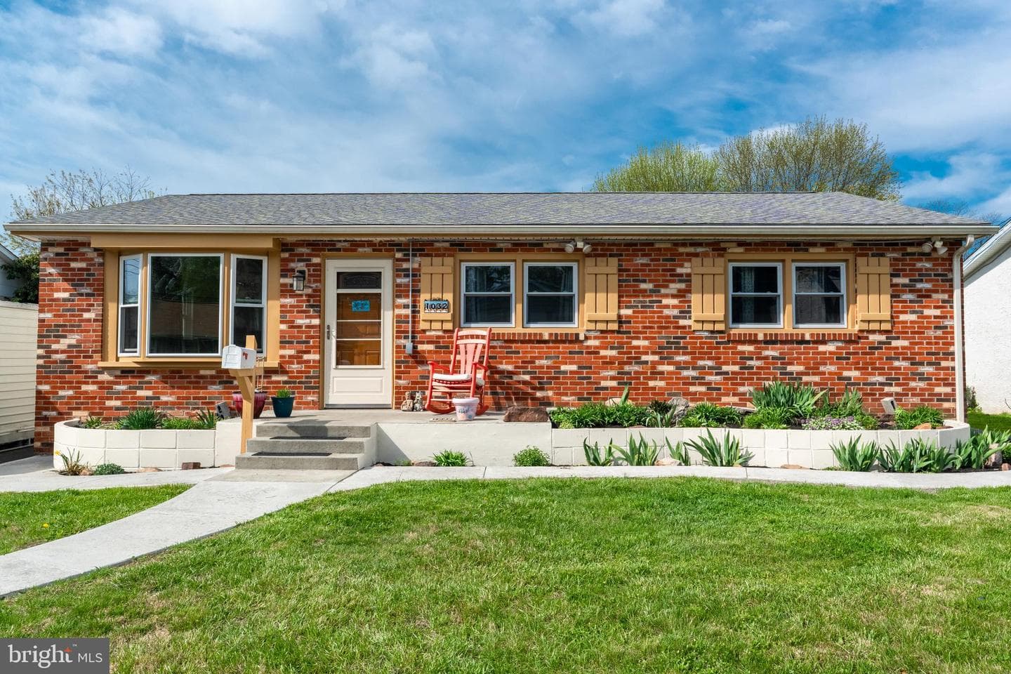 1032 East Avenue photo 1
