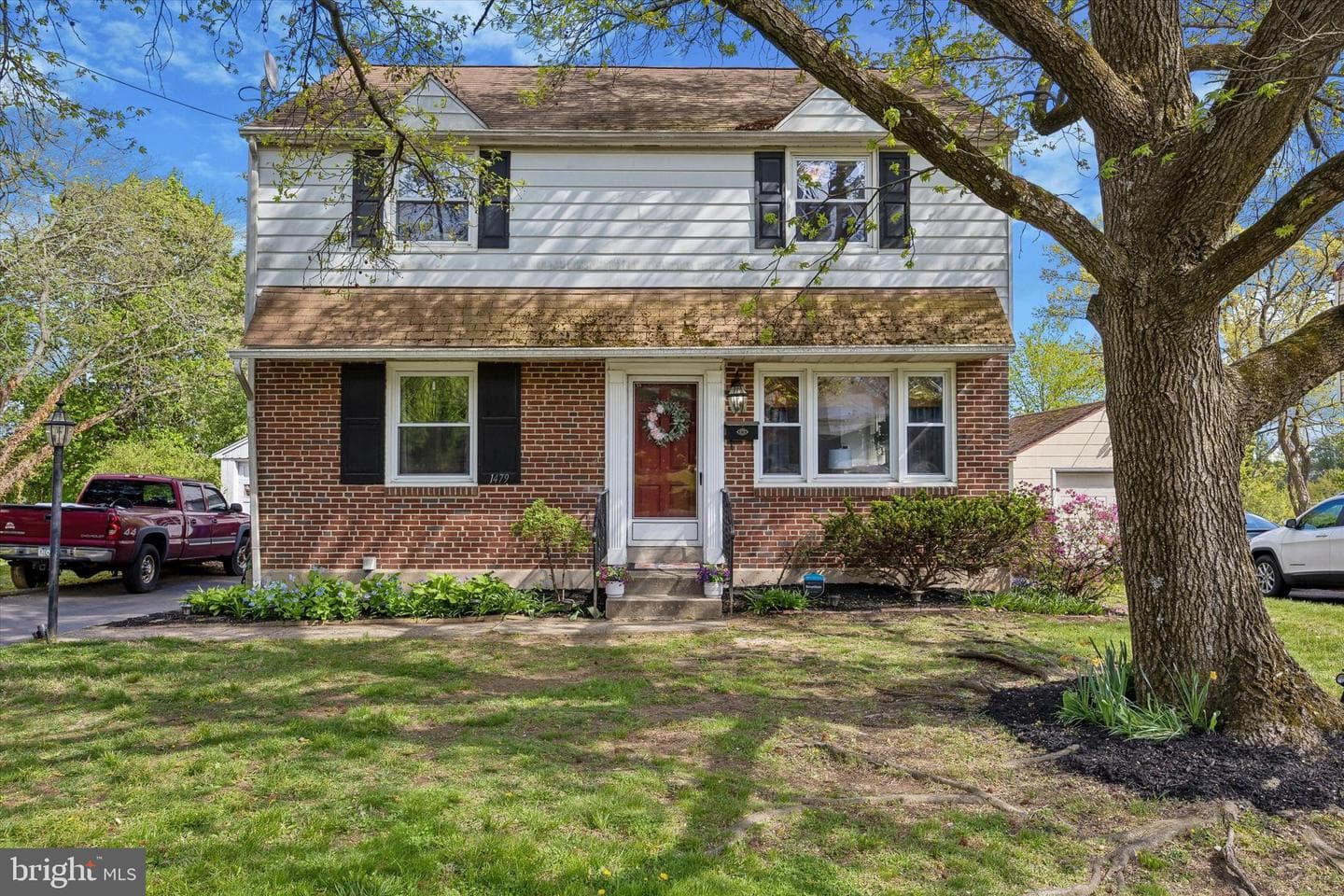 1479 N Hills Avenue photo 1
