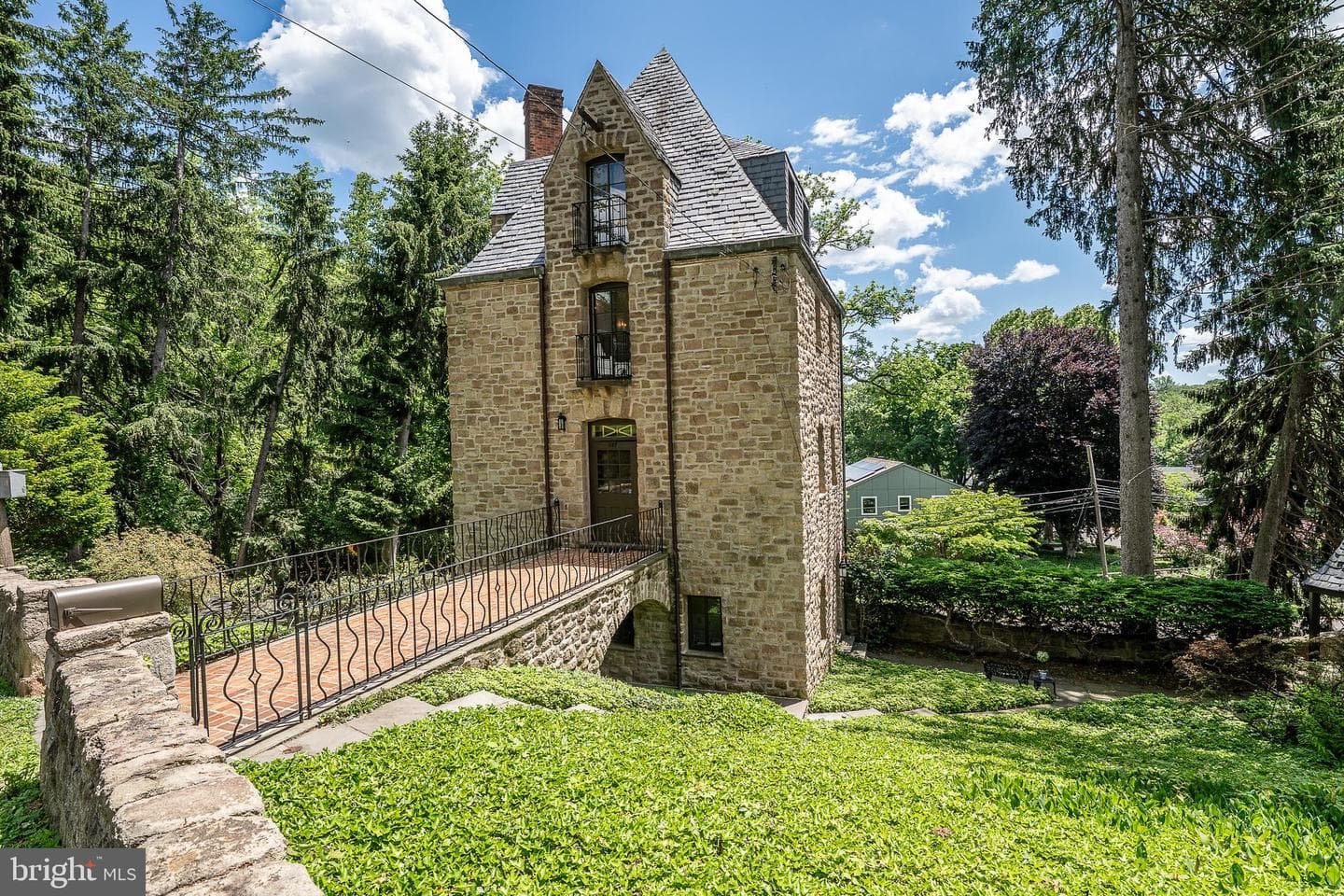 1187 Rydal Road