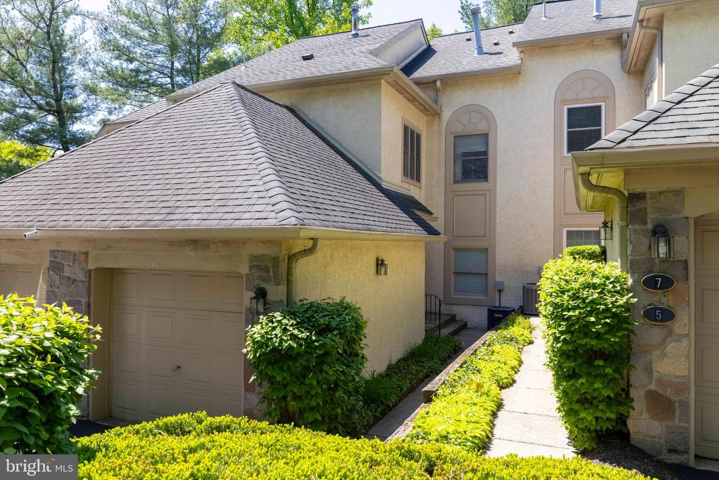 11 Red Oak Drive photo 1