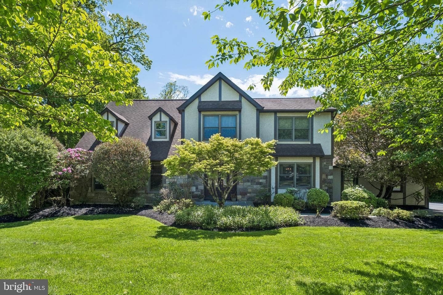6 Locust Way