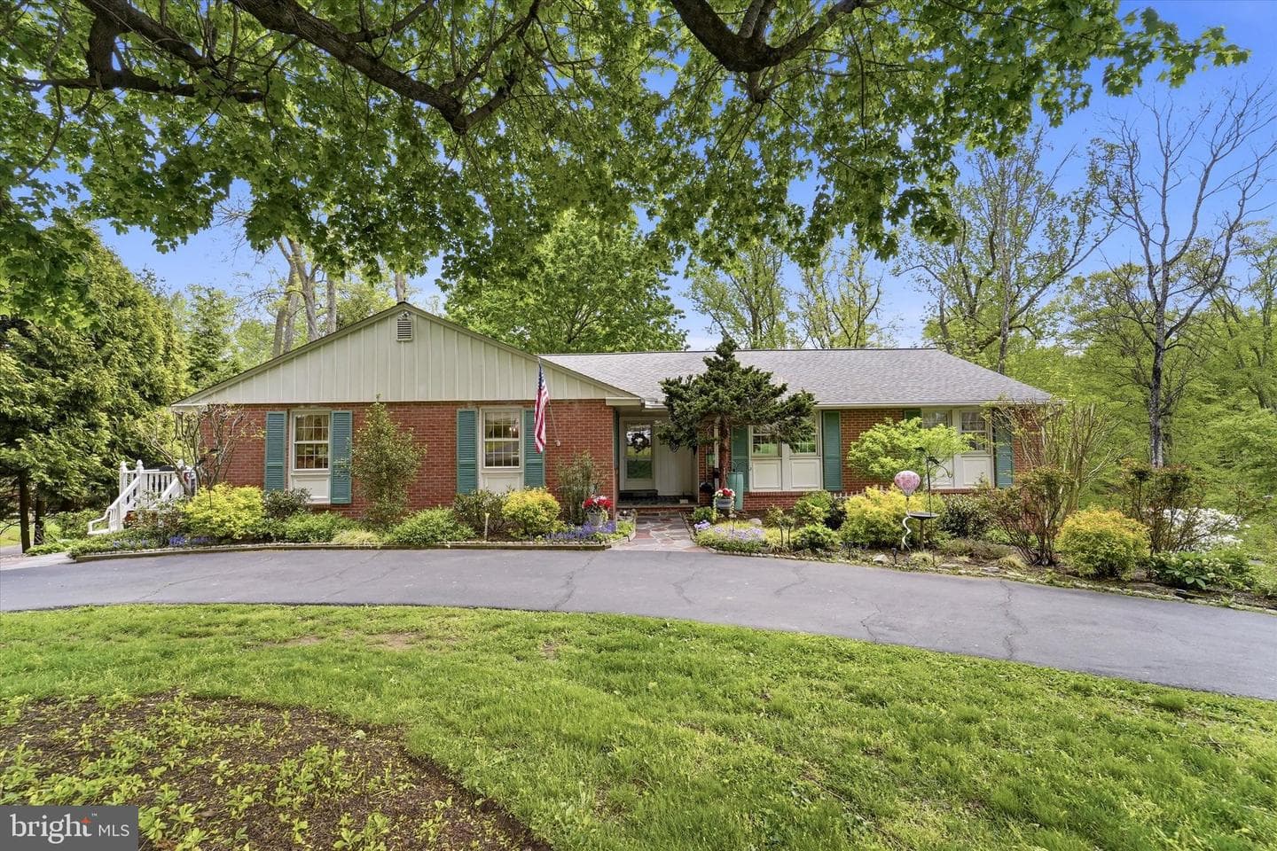 1811 Sharon Road