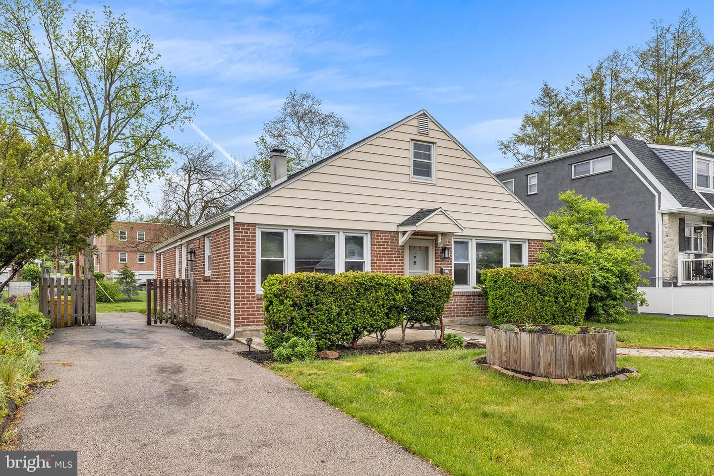7 Brookside Road