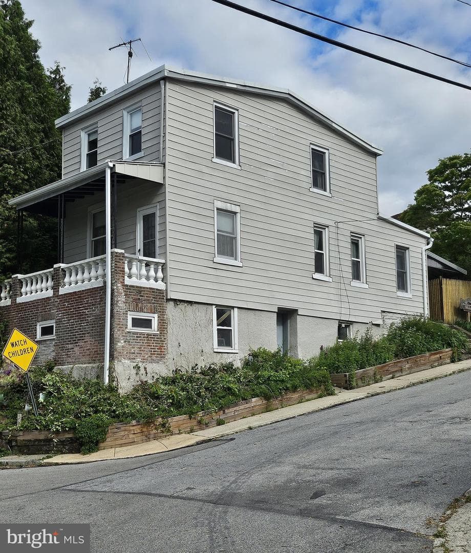 138 Ebenezer Avenue photo 1