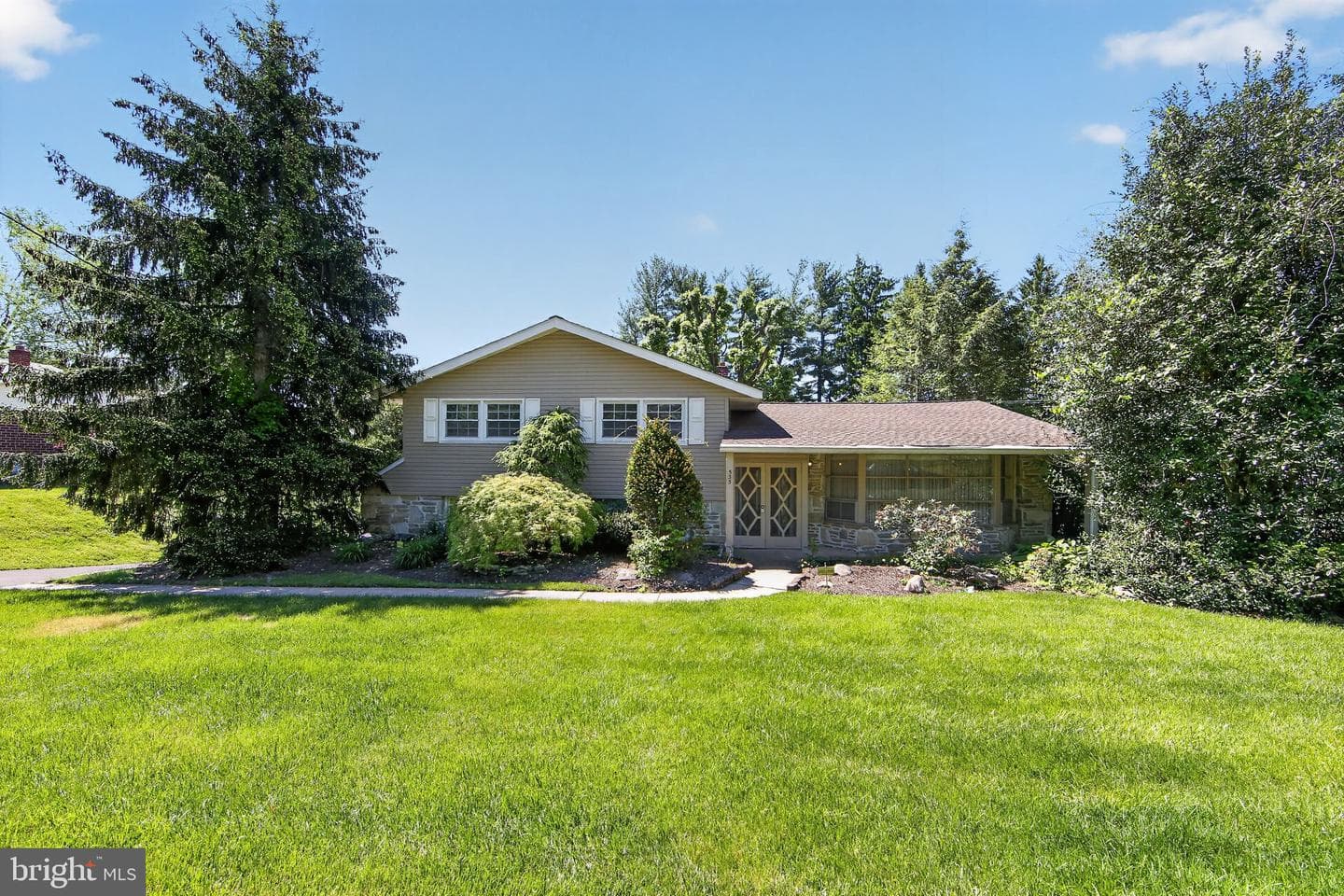 533 Martin Lane