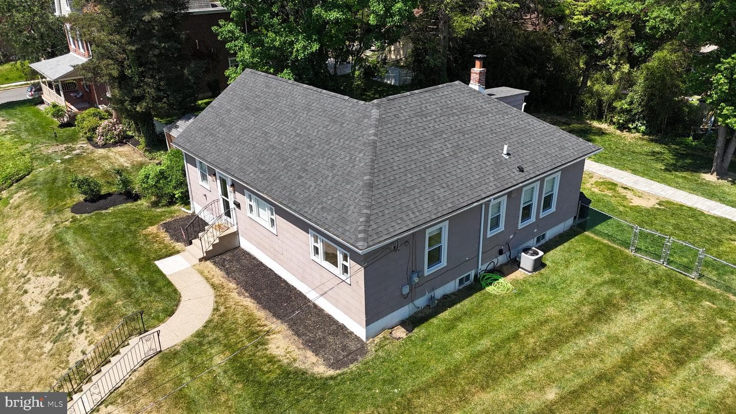 211 N Sylvania Avenue