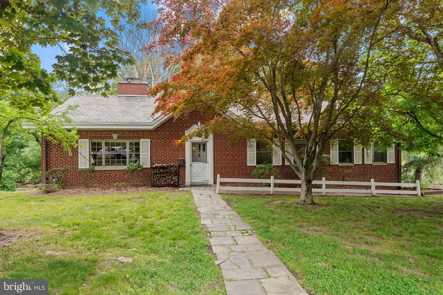 8316 Macarthur Rd