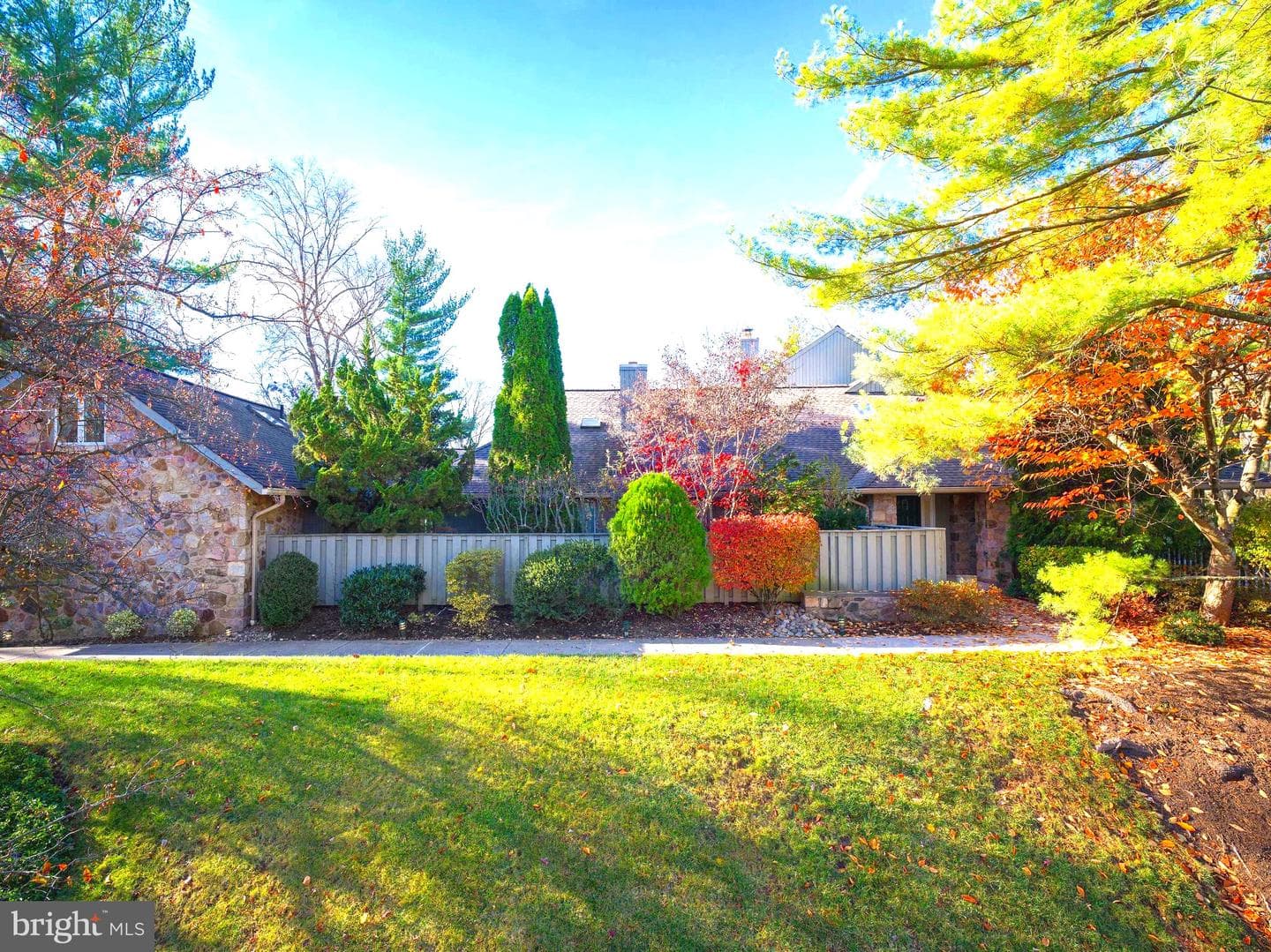 1270 Round Hill Road