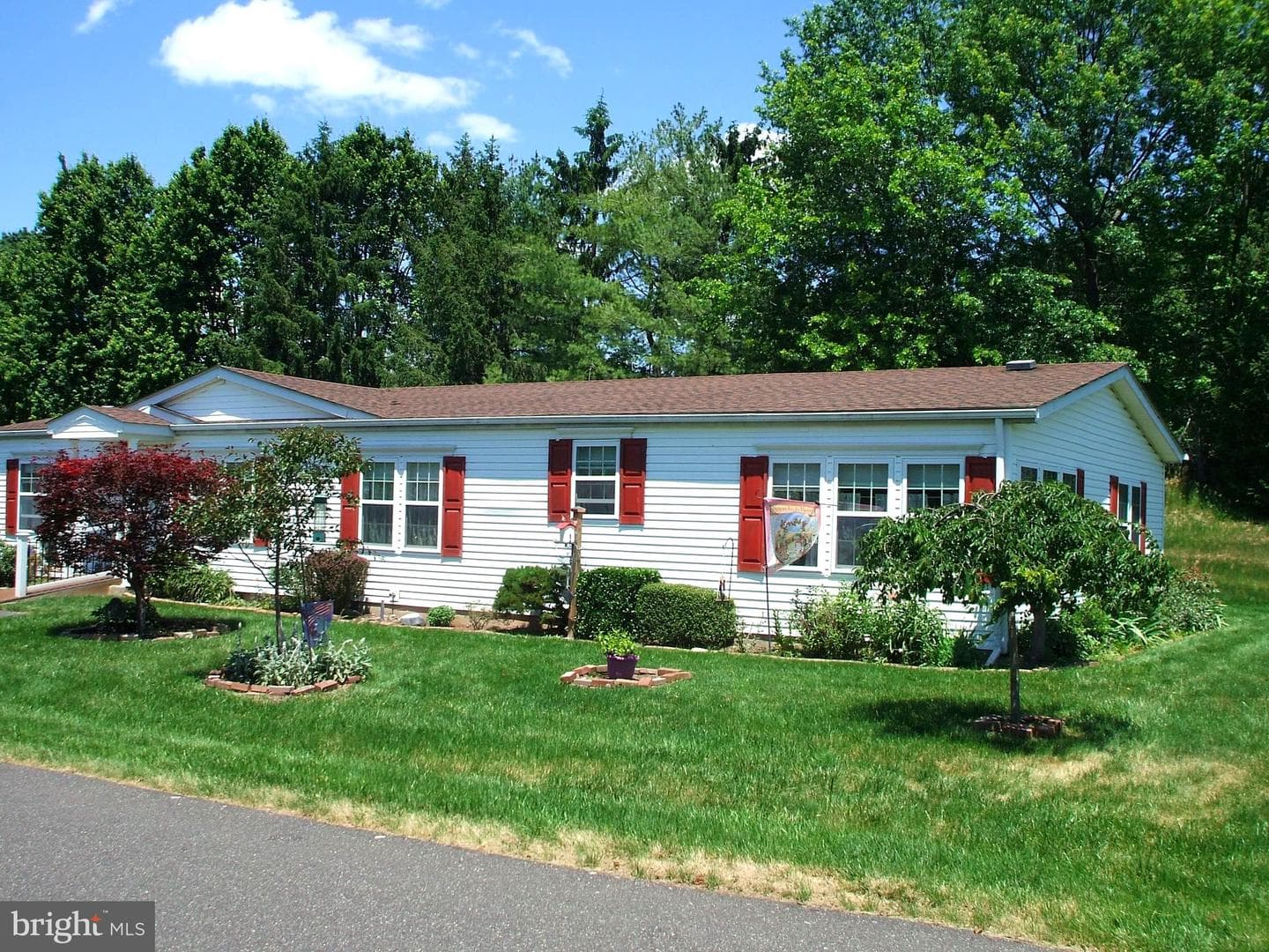 14 Woodbine Court W