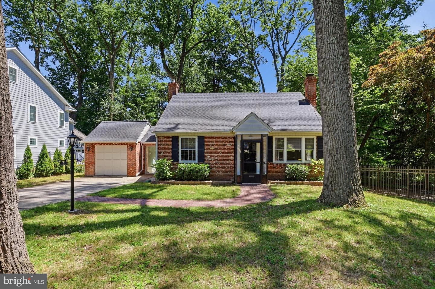 8 Sabine Avenue