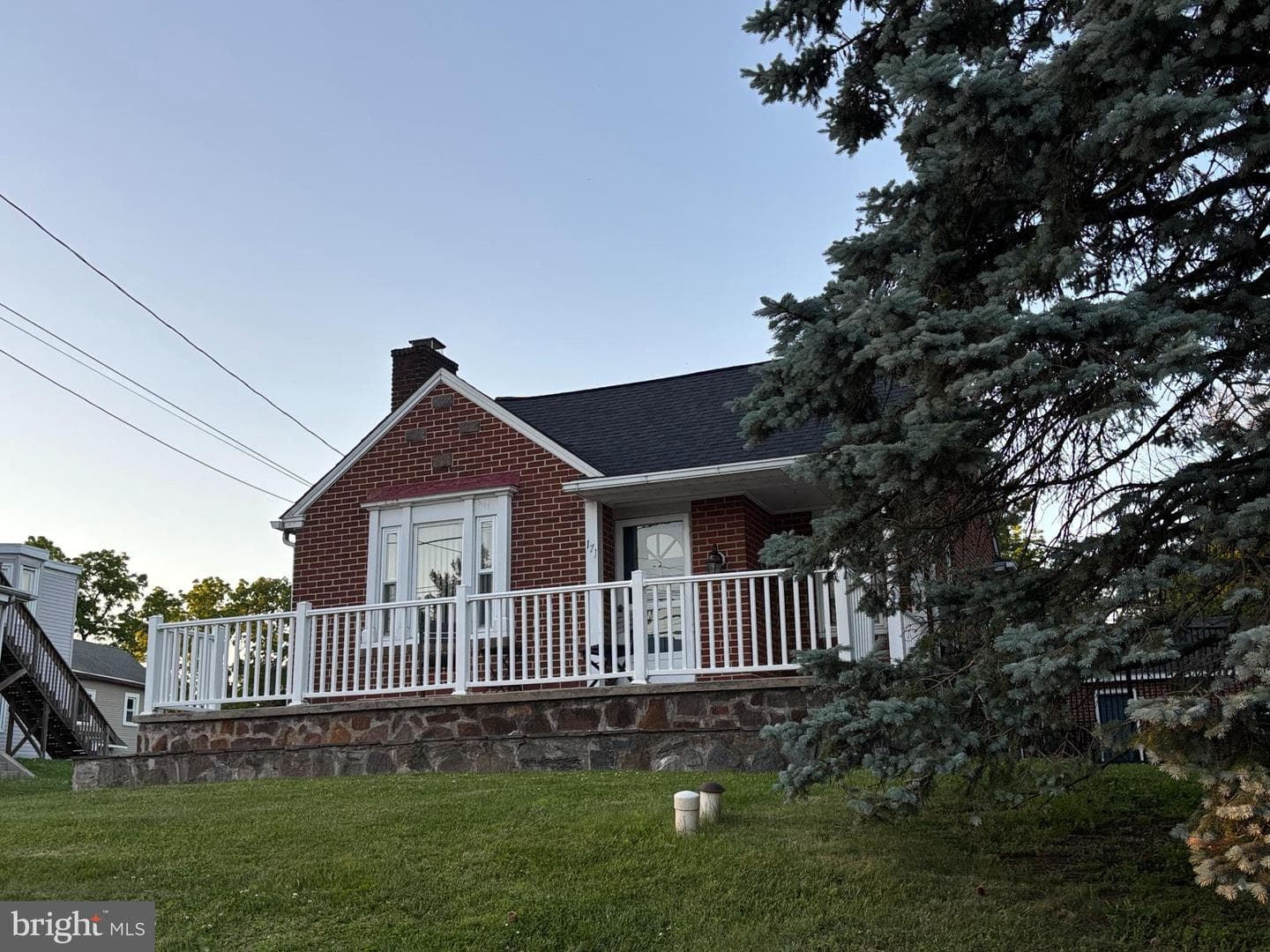 171 W Main St