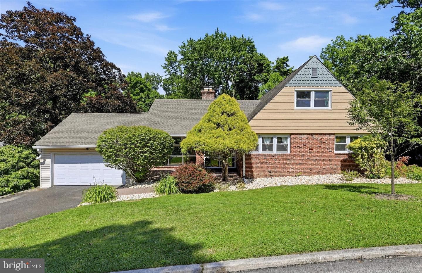 417 Meadowbrook Lane