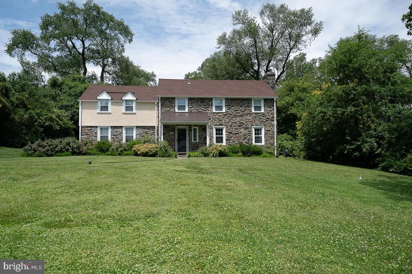 1130 N Woodbine Avenue