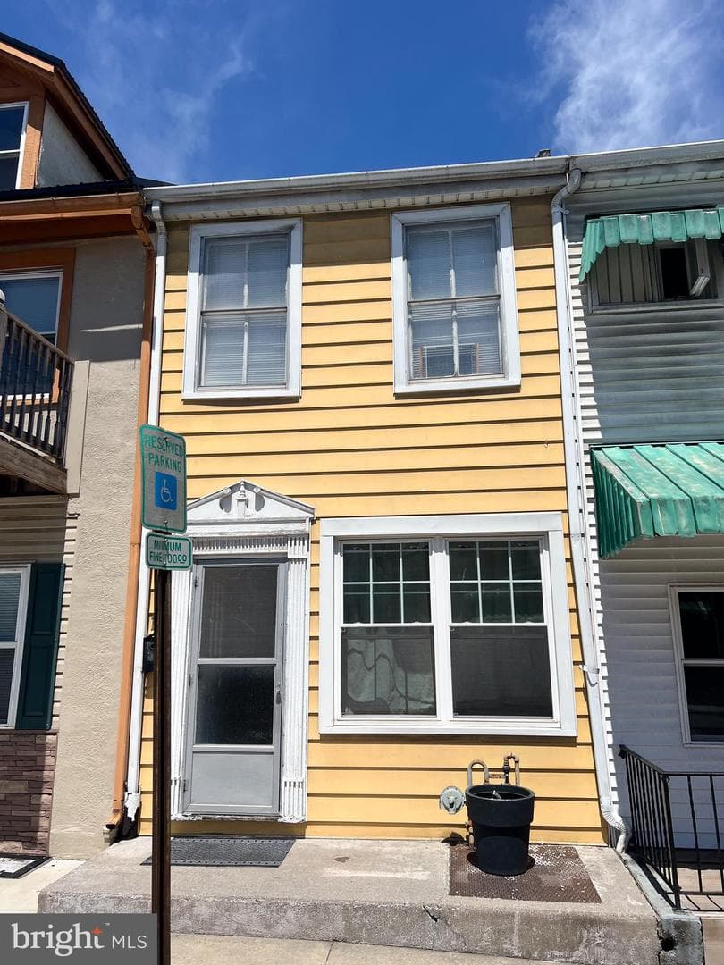 141 Third Street W photo 1