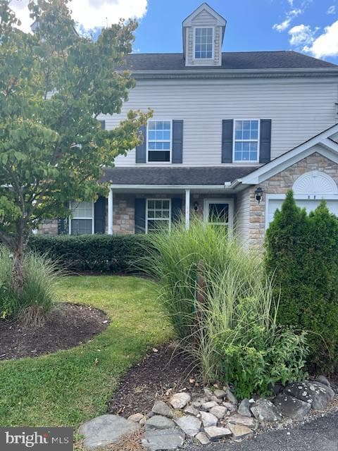 305 Victoria Way photo 1