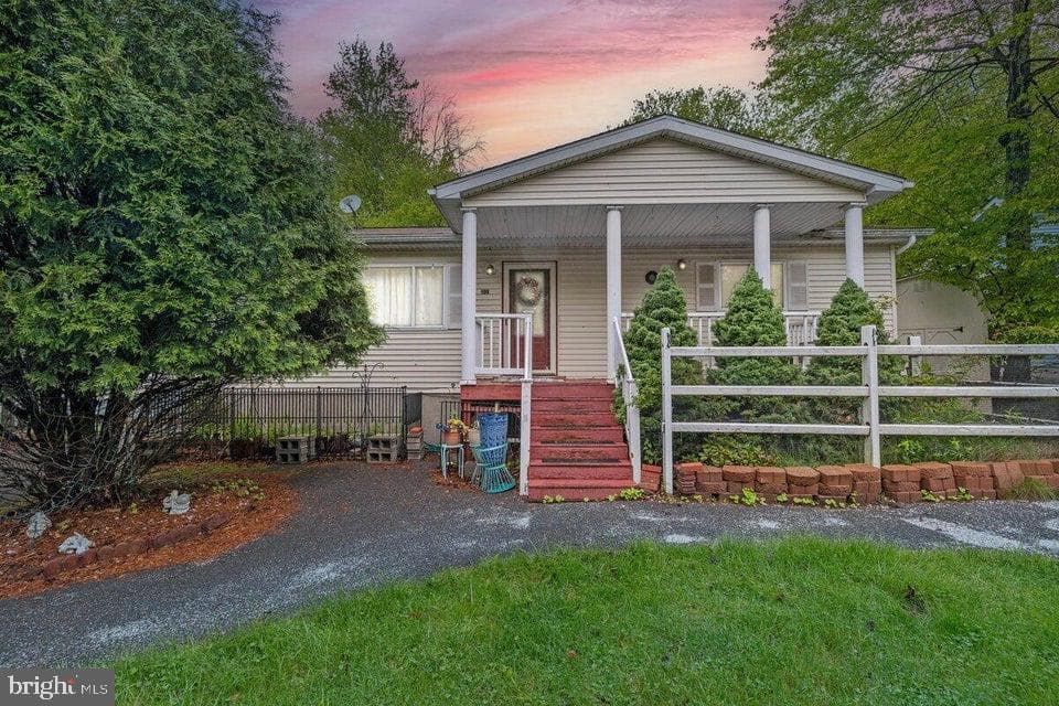1041 Country Place Drive photo 1