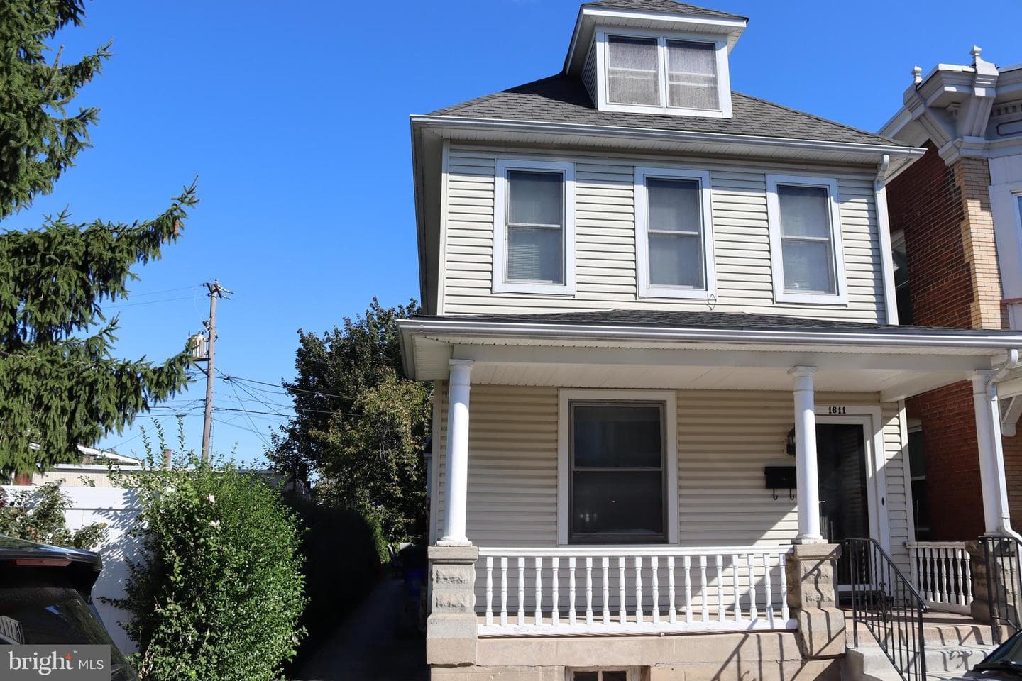 1611 Ferry Street photo 1