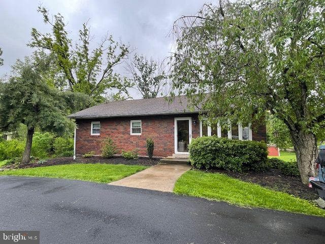 2542 Apple Street photo 1