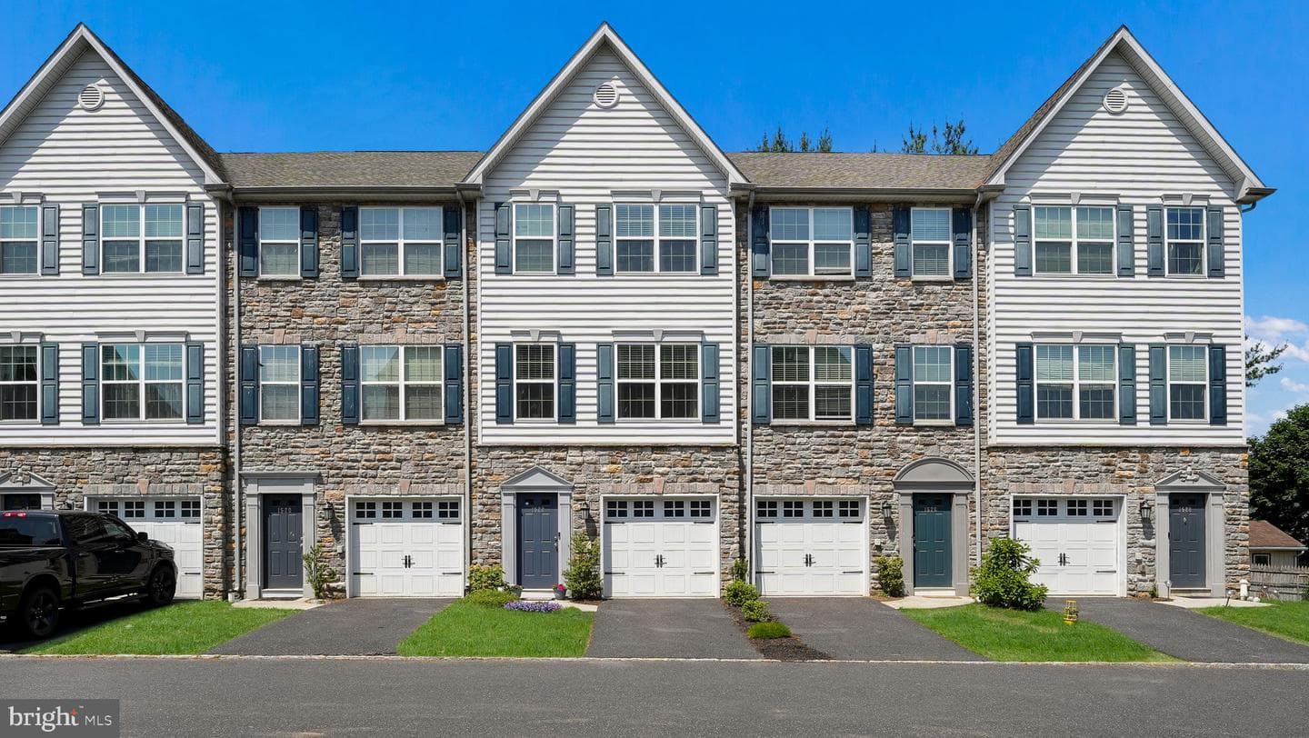 1522 Brookstone Place photo 1