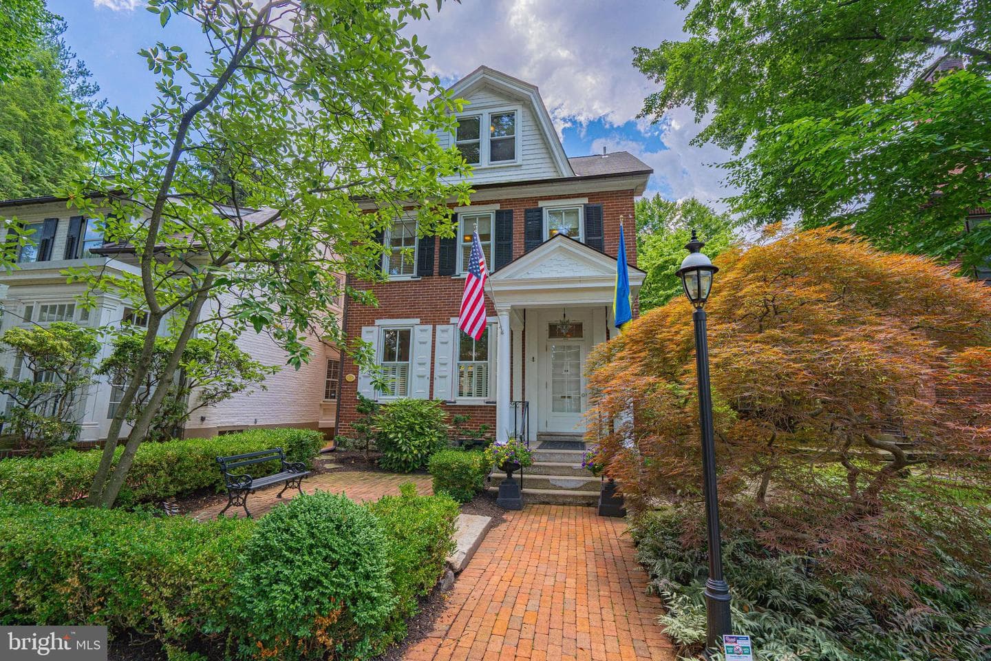 132 E Market Street photo 1