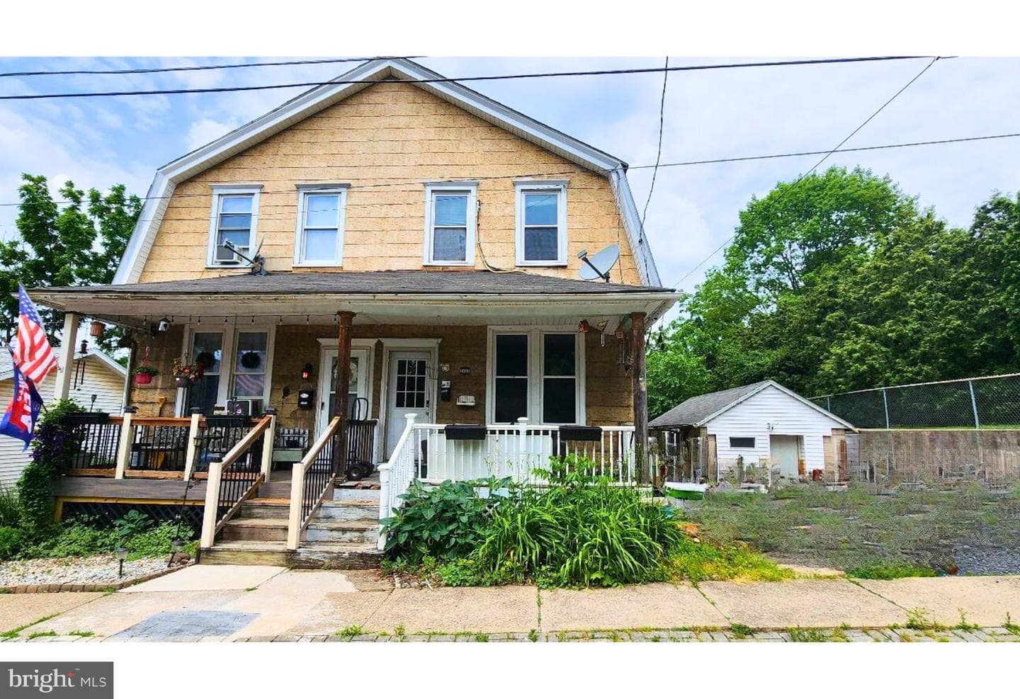 2463 Hillside Avenue photo 1