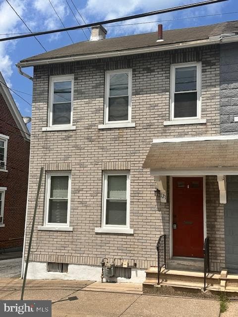 121 E Garrison Street photo 1