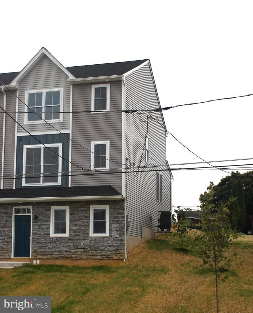 82 Hess Avenue photo 1