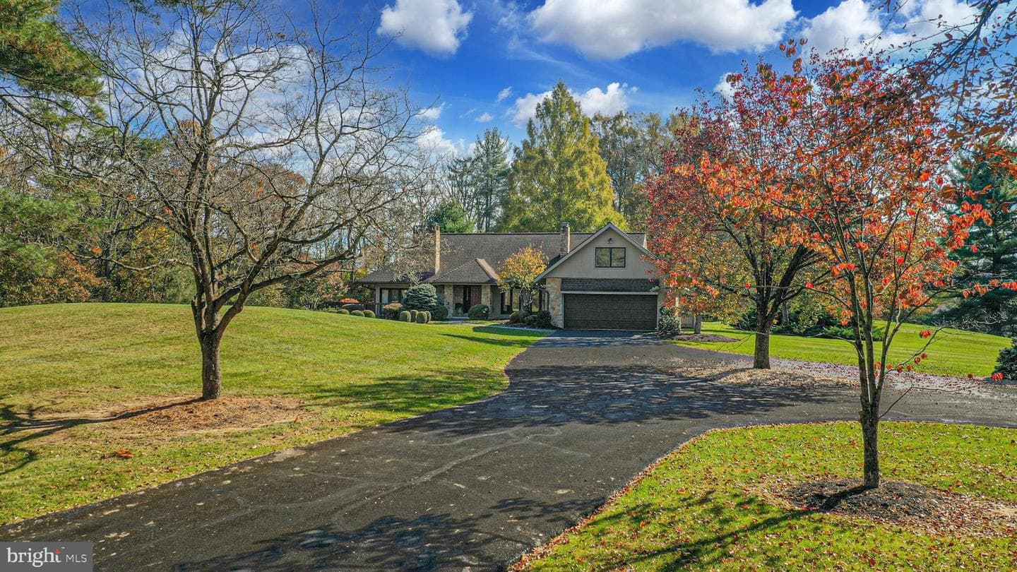 1588 Saucon Valley Road photo 1