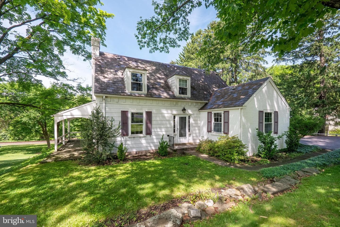 3135 Center Street