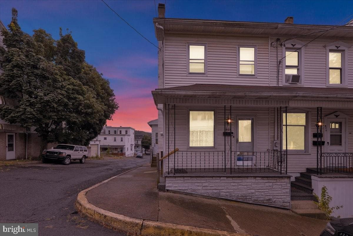 826 E Dewart Street photo 1