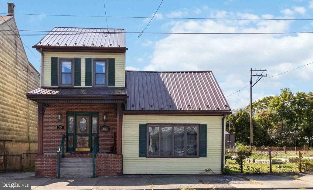 326 N Maple Street photo 1