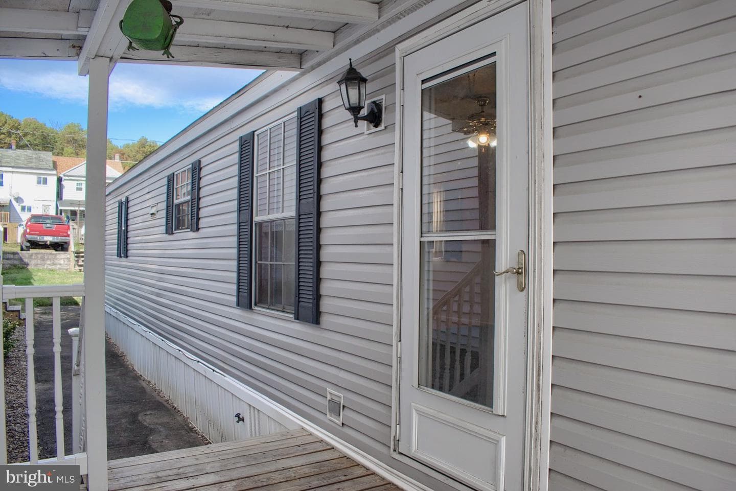 129 Saylor Street W photo 1