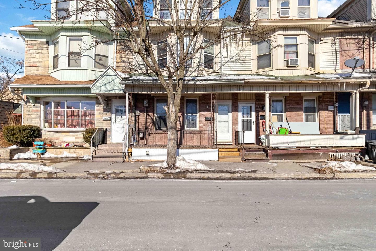11 W Commerce Street