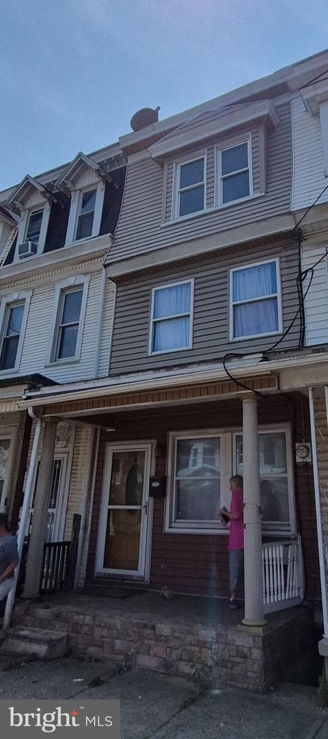 16 East Avenue, Mt Carmel
