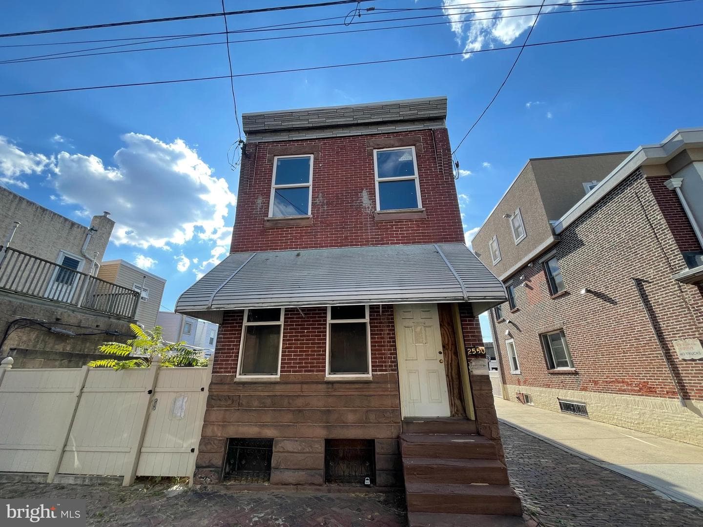 2550 E Monmouth Street photo 1